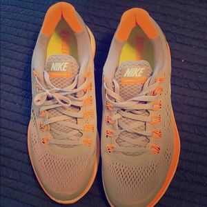 Nike women’s Lunarglide4